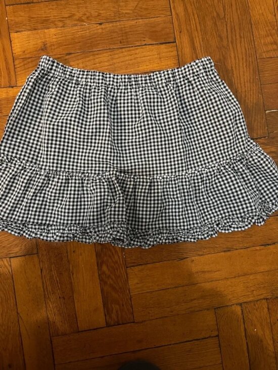 Almost Famous Dresses & Skirts - Almost Famous Skirt with ruffles M